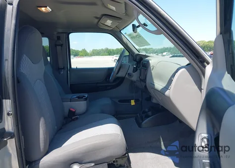 2002 Mazda B4000 Ds z USA, uszkodzony, nr VIN 4F4YR46E52TM24916